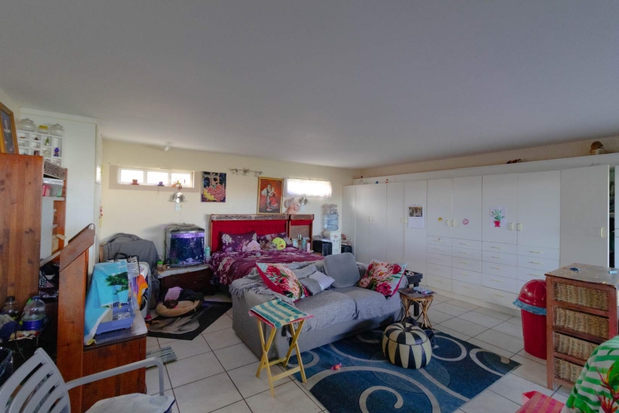 6 Bedroom Property for Sale in Sandbaai Western Cape